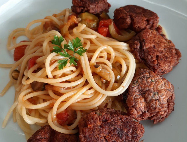 Spaghetti aux boulettes de haricots rouges - Cécile Michaud